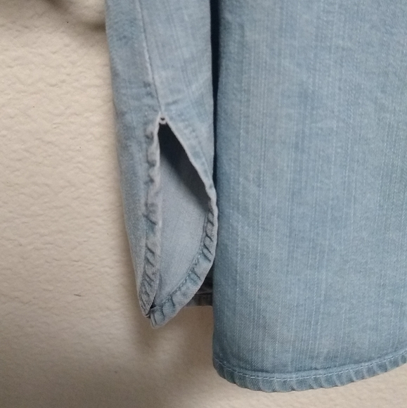 CHELSEA & THEODORE Tencel light blue wash button up shirt, L - Picture 5 of 8